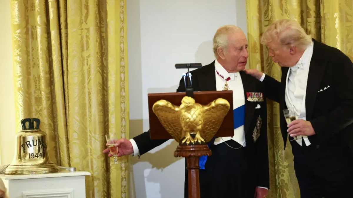 ট্রাম্পকে সাবমেরিনের ঘণ্টা উপহার দিলেন ব্রিটেনের রাজা