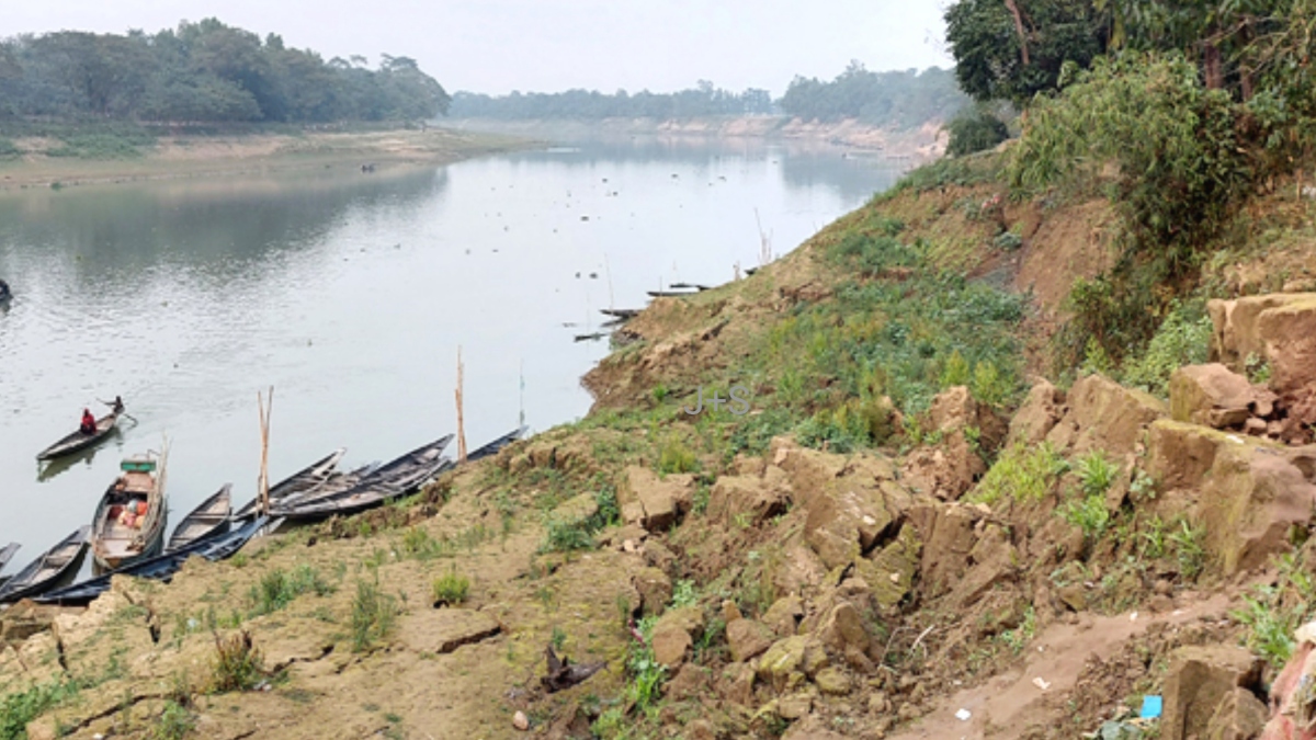 কুশিয়ারা নদীর ভাঙনে বিপর্যস্ত রাজনগরের ফতেপুর, ঝুঁকিতে অন্তত ১০ গ্রাম