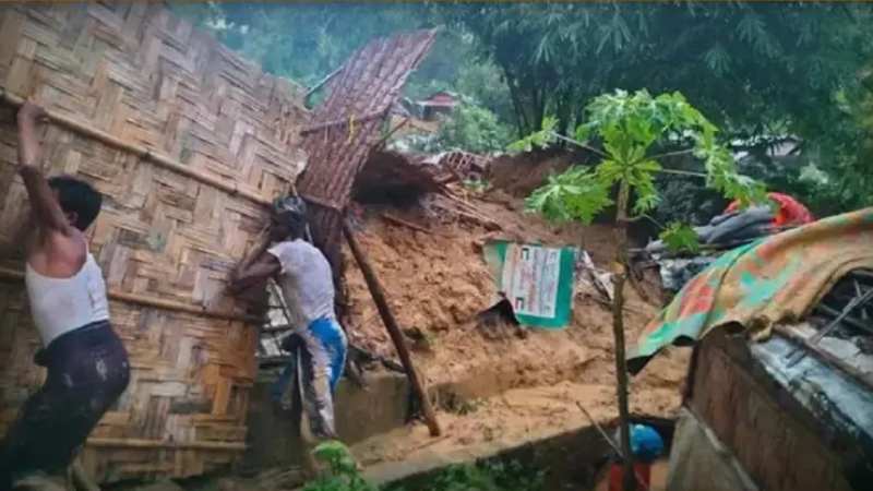 লামা ও চকরিয়ায় পাহাড় ধসে শিশুসহ ৭ জনের মৃত্যু