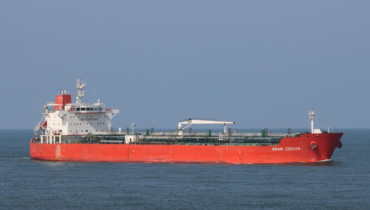 ৩১ হাজার টন তেল নিয়ে চট্টগ্রাম বন্দরের জলসীমায় ‘এমটি গ্রান কুভা’