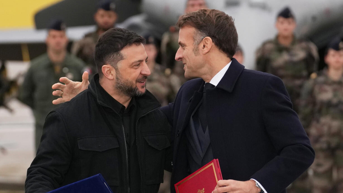 ফ্রান্স থেকে ১০০টি রাফাল যুদ্ধবিমান পাচ্ছে ইউক্রেন