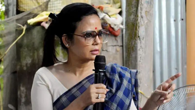 দিল্লি বিস্ফোরণে অমিত শাহের ভূমিকা নিয়ে প্রশ্ন তুললেন মহুয়া মৈত্র