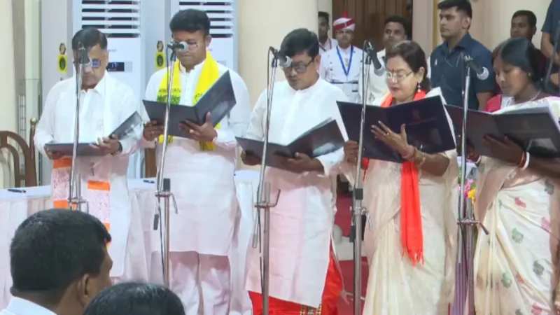 পশ্চিমবঙ্গে মন্ত্রিসভার বড় সম্প্রসারণ, নতুন ৩৫ মন্ত্রীর শপথ