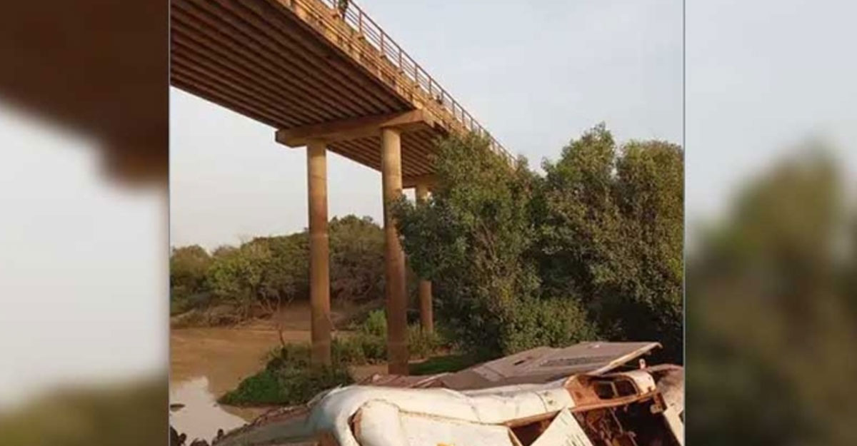 মালিতে যাত্রীবাহী বাস নদীতে, প্রাণ গেল ৩১ জনের