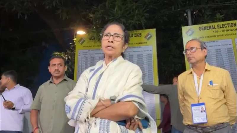 পশ্চিমবঙ্গে ভোটযন্ত্রে কারচুপির অভিযোগ মমতা ব্যানার্জীর