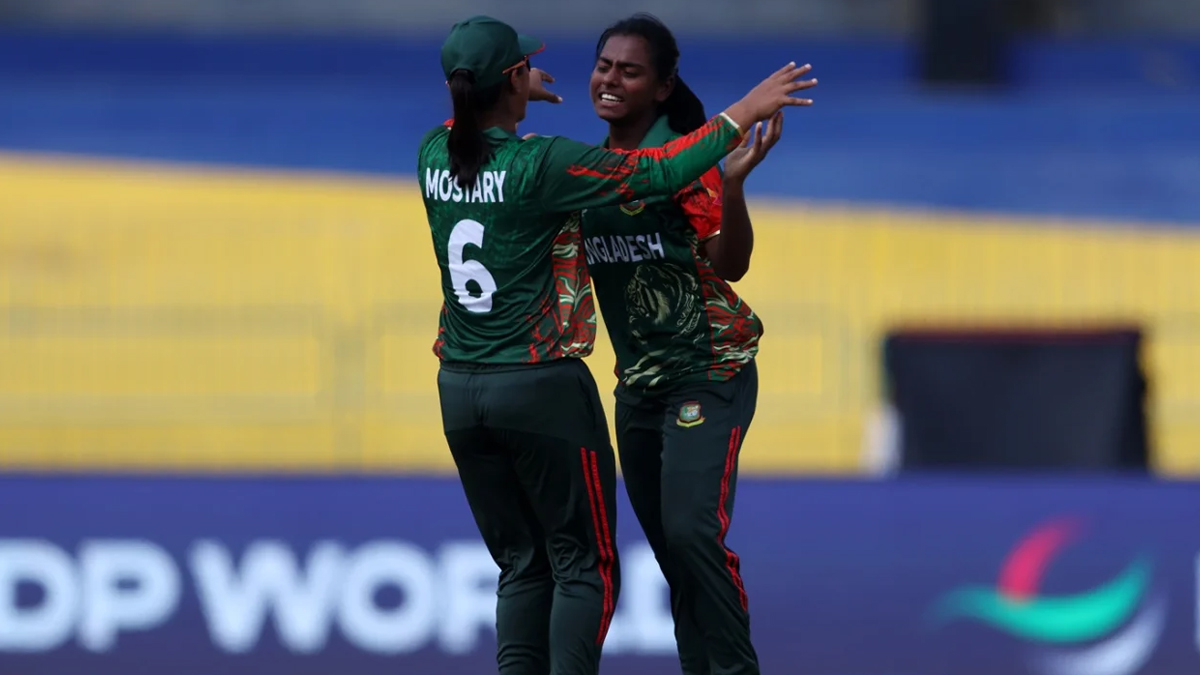 ব্যাটে-বলে পাকিস্তানকে উড়িয়ে বিশ্বকাপ শুরু বাংলাদেশের