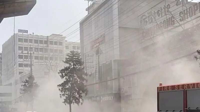 চট্টগ্রামের চিটাগং শপিং কমপ্লেক্সে ভয়াবহ আগুন, নিয়ন্ত্রণে ৫ ইউনিট