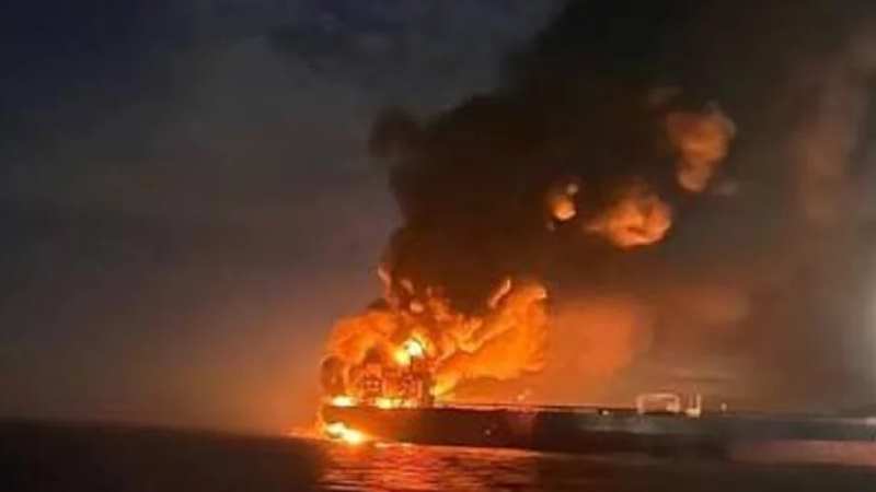 হরমুজ প্রণালিতে দুটি তেলবাহী ট্যাঙ্কারে মাইন বিস্ফোরণ, ভয়াবহ আগুন