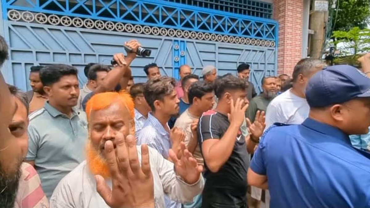 যশোরে জামায়াত এমপির মেয়ের বিরুদ্ধে শিক্ষার্থীকে মারধরের অভিযোগ, স্থানীয়দের বিক্ষোভ