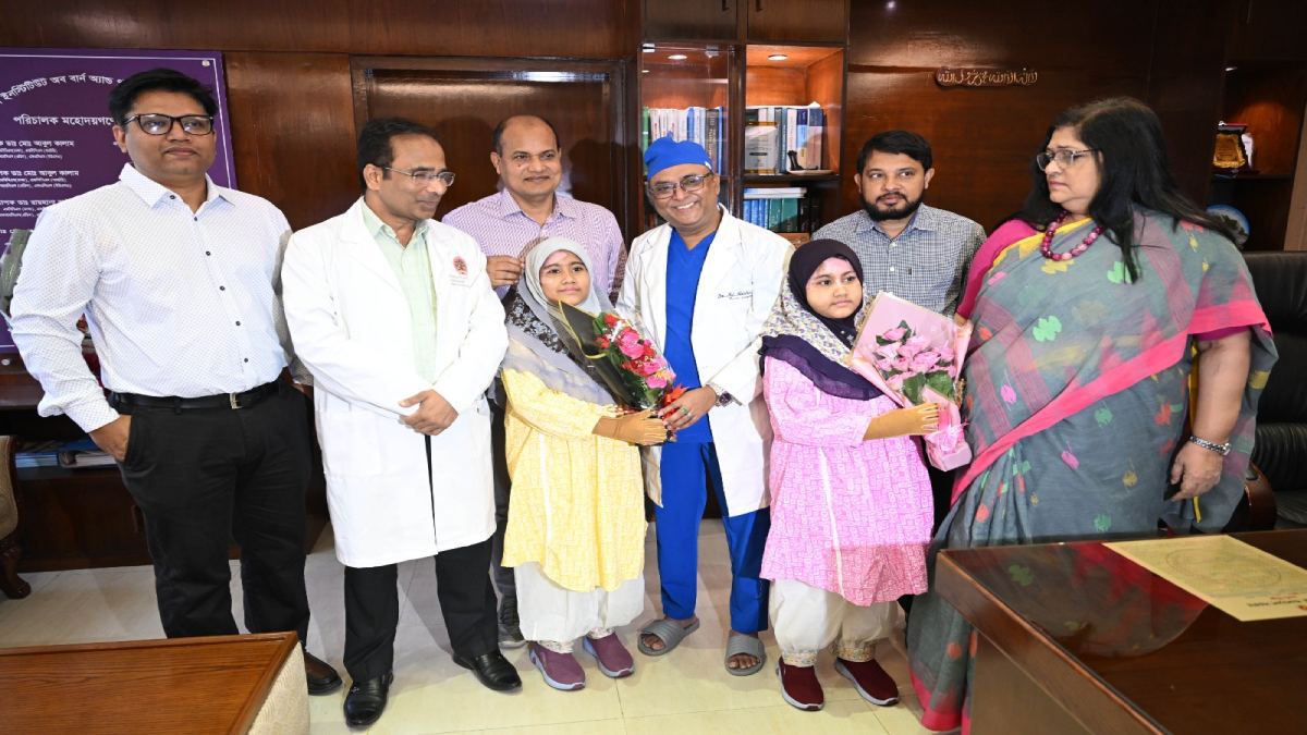 মাইলস্টোন দুর্ঘটনা: সাড়ে তিন মাস চিকিৎসা শেষে বাড়ি ফিরল ২ যমজ শিশু