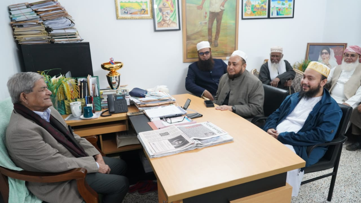 মির্জা ফখরুলের সাথে সাক্ষাৎ, খালেদা জিয়ার মৃত্যুতে ছারছিনা পীরের সমবেদনা