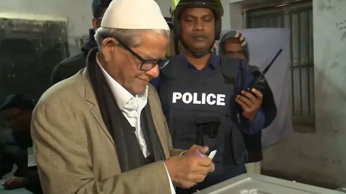 উৎসবমুখর পরিবেশে ভোট দিলেন মির্জা ফখরুল