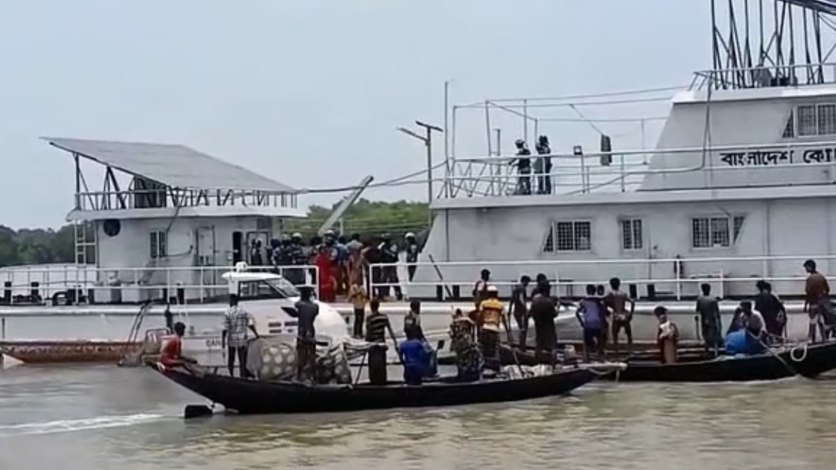 মোংলায় কোস্ট গার্ড স্টেশনে ‘দুর্বৃত্তদের’ হামলা-ভাঙচুর, কয়েক সদস্য আহত