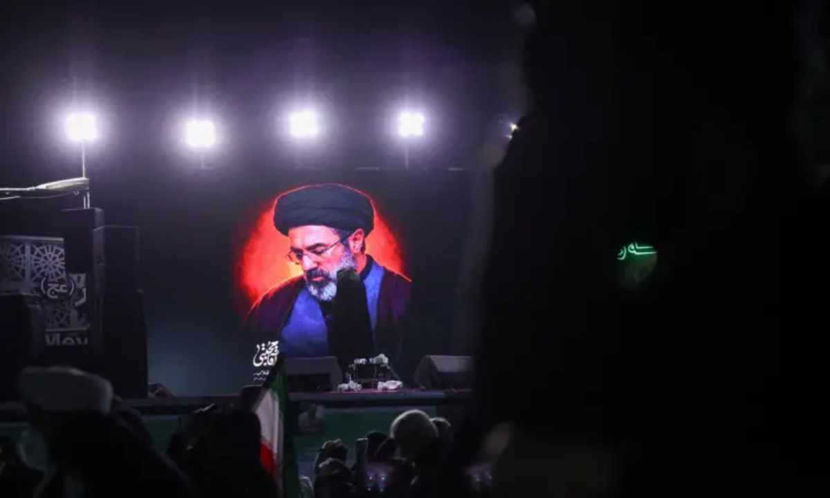 দায়িত্ব নিয়েই ইসরায়েলে ক্ষেপণাস্ত্র হামলার ইঙ্গিত মুজতবা খামেনির