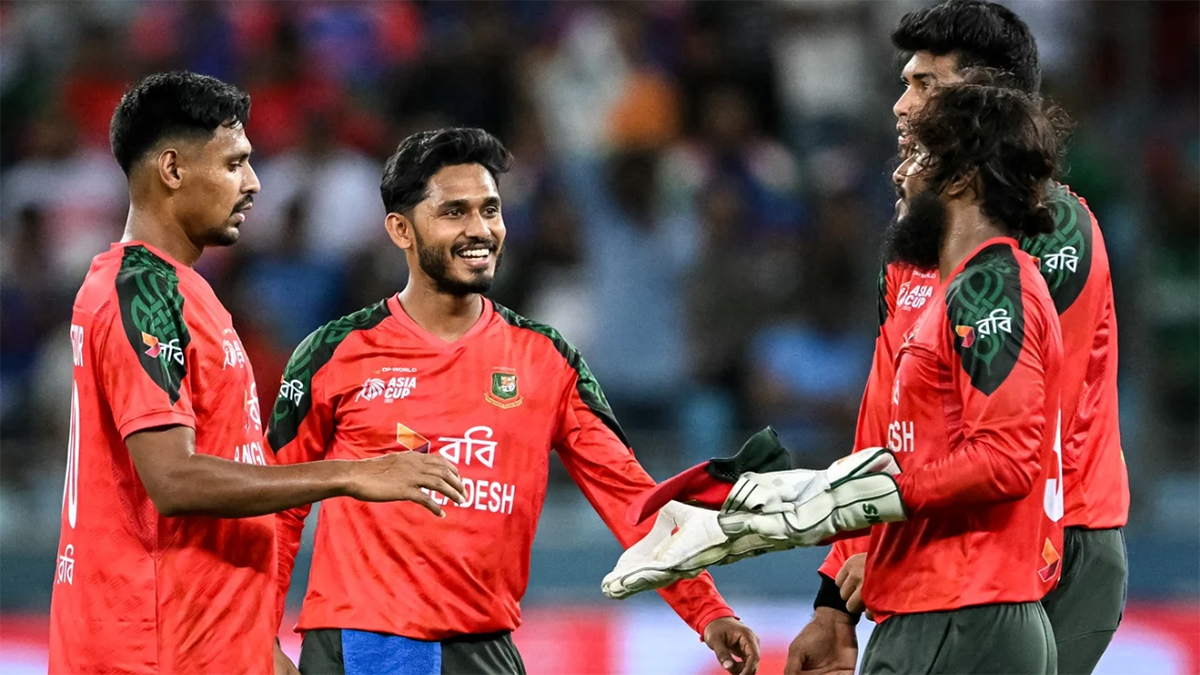 সাকিবকে ছাড়িয়ে উইকেটের চূড়ায় মোস্তাফিজ, বিশ্বে ৩য়