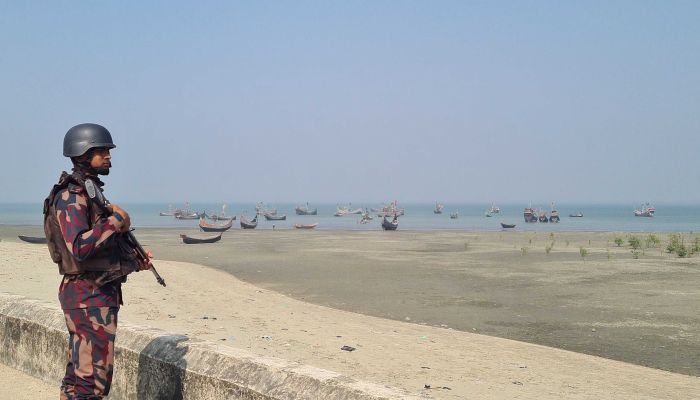 মুহুর্মুহু গোলার বিকট শব্দ টেকনাফে