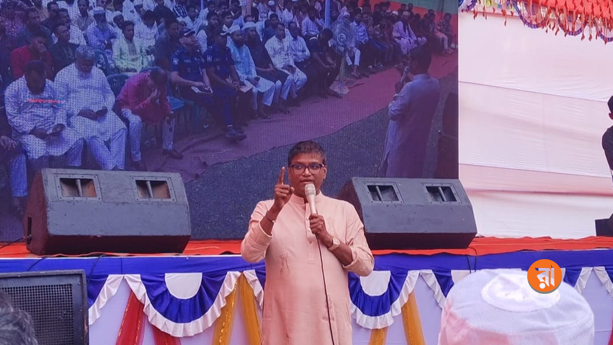 টাউন হল মিটিংয়ে এমপি, জানতে চাইলেন তরুণ-তরুণীরা কেমন ঈশ্বরগঞ্জ চান