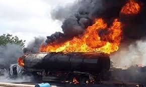 নাইজেরিয়ায় জ্বালানি ট্যাঙ্কারে বিস্ফোরণ, নিহত ৯০