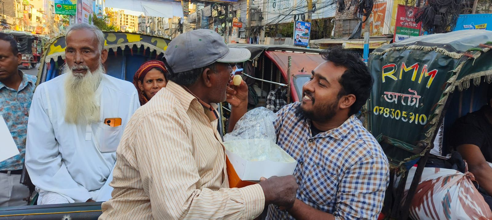শেখ হাসিনার মৃত্যুদণ্ডের রায়কে স্বাগত জানিয়ে রাজশাহীতে মিষ্টি বিতরণ
