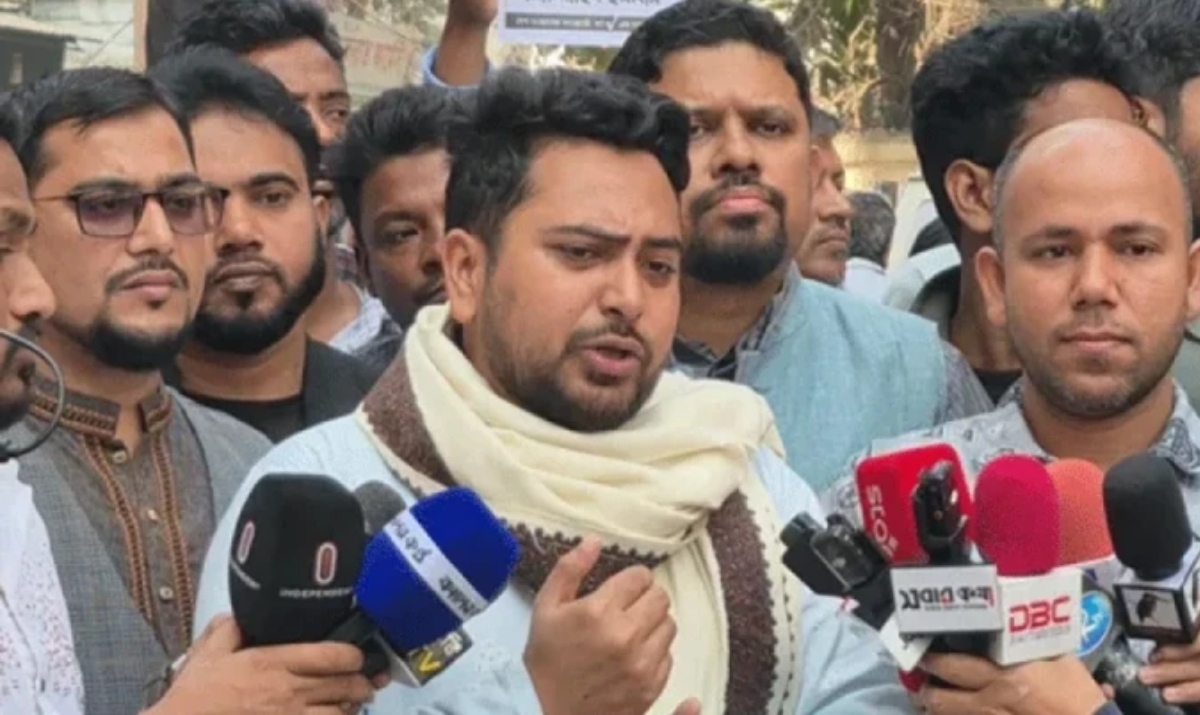 একটি দল ফ্যামিলি কার্ডের মাধ্যমে ভোট কেনার কৌশল অবলম্বন করেছে: নাহিদ ইসলাম