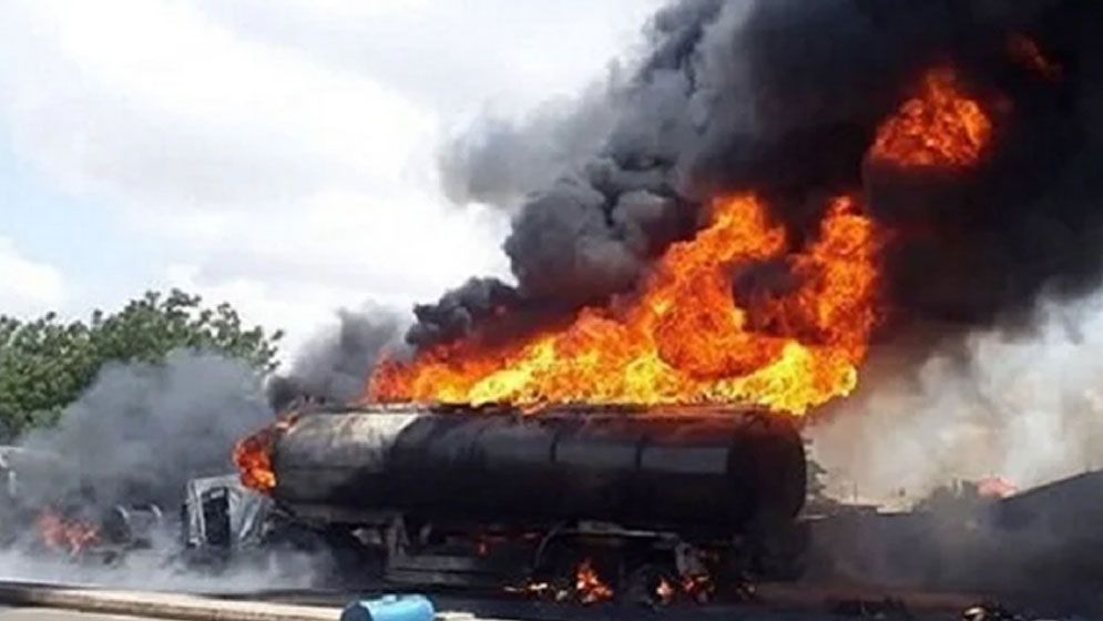 নাইজেরিয়ায় জ্বালানির ট্রাক বিস্ফোরণে নিহত ৪৮