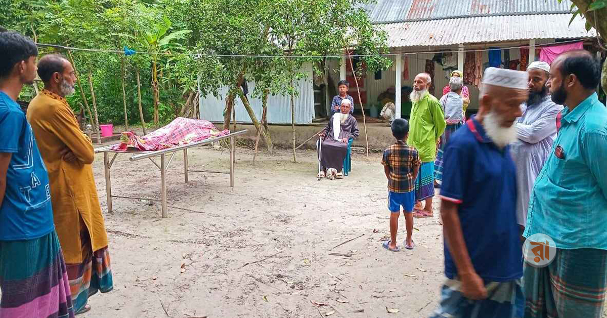 সাপের কামড়ে প্রাণ গেল ইজিবাইকের চালকের