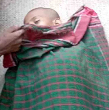 বাবার গাড়ির চাকায় পিষ্ট হয়ে প্রাণ গেল শিশুর