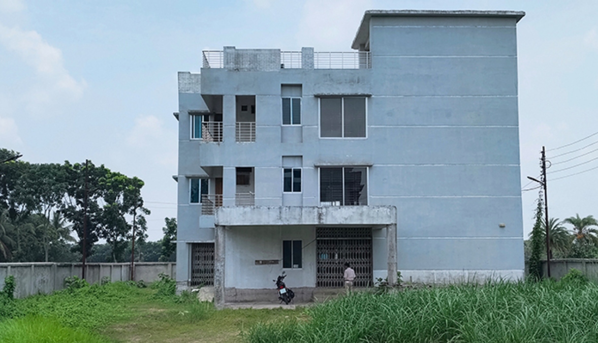 নড়াইলে মা ও শিশু কল্যাণ কেন্দ্র: ১৫ মাসের প্রকল্প, শেষ হয়নি ৬ বছরেও