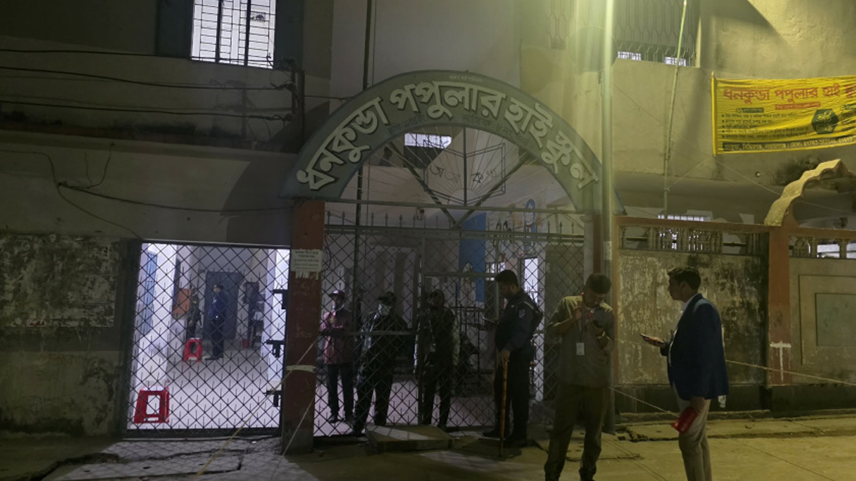 ব্যালট পেপার নিয়ে উত্তেজনা, প্রিজাইডিং কর্মকর্তা সাবেক জামায়াত নেতা