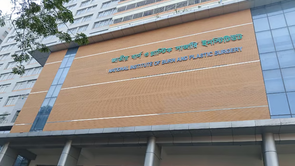 কুমিল্লায় গ্যাস সিলিন্ডার লিকেজ থেকে বিস্ফোরণ, শিশুসহ দগ্ধ 8