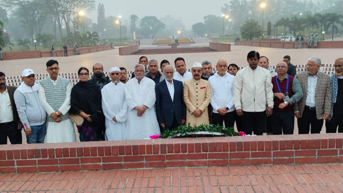 স্মৃতিসৌধে পৌঁছাতে পারেননি তারেক রহমান, তার পক্ষে নেতাদের শ্রদ্ধা
