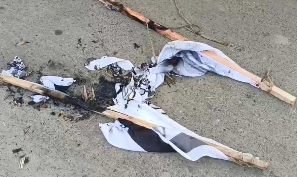 নাটোরে বিএনপি প্রার্থীর নির্বাচনি ব্যানার পোড়ানোর অভিযোগ