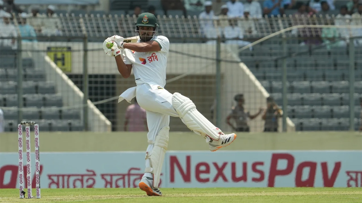 ২ ওপেনার হারানোর ধাক্কা কাটিয়ে ‍মুমিনুল-শান্তর শতরানের জুটি