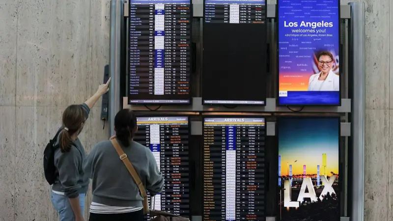 শাটডাউনে যুক্তরাষ্ট্রে প্রায় দেড় হাজার ফ্লাইট বাতিল