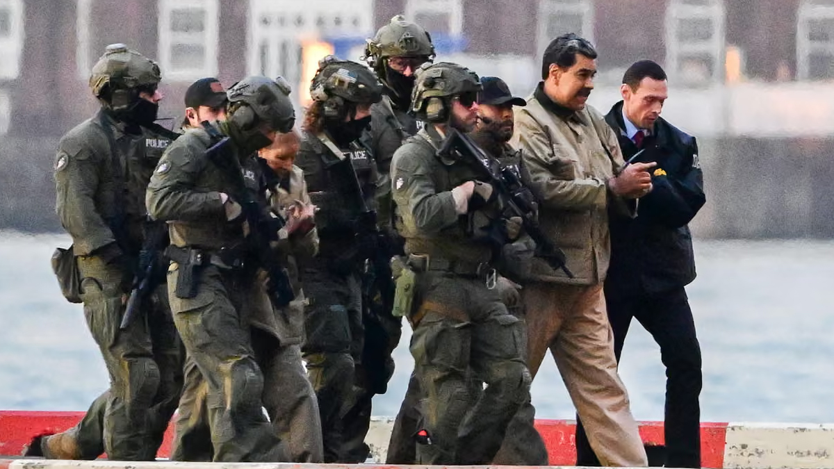 হাতকড়া পরিয়ে আদালতে নেওয়া হয়েছে মাদুরোকে