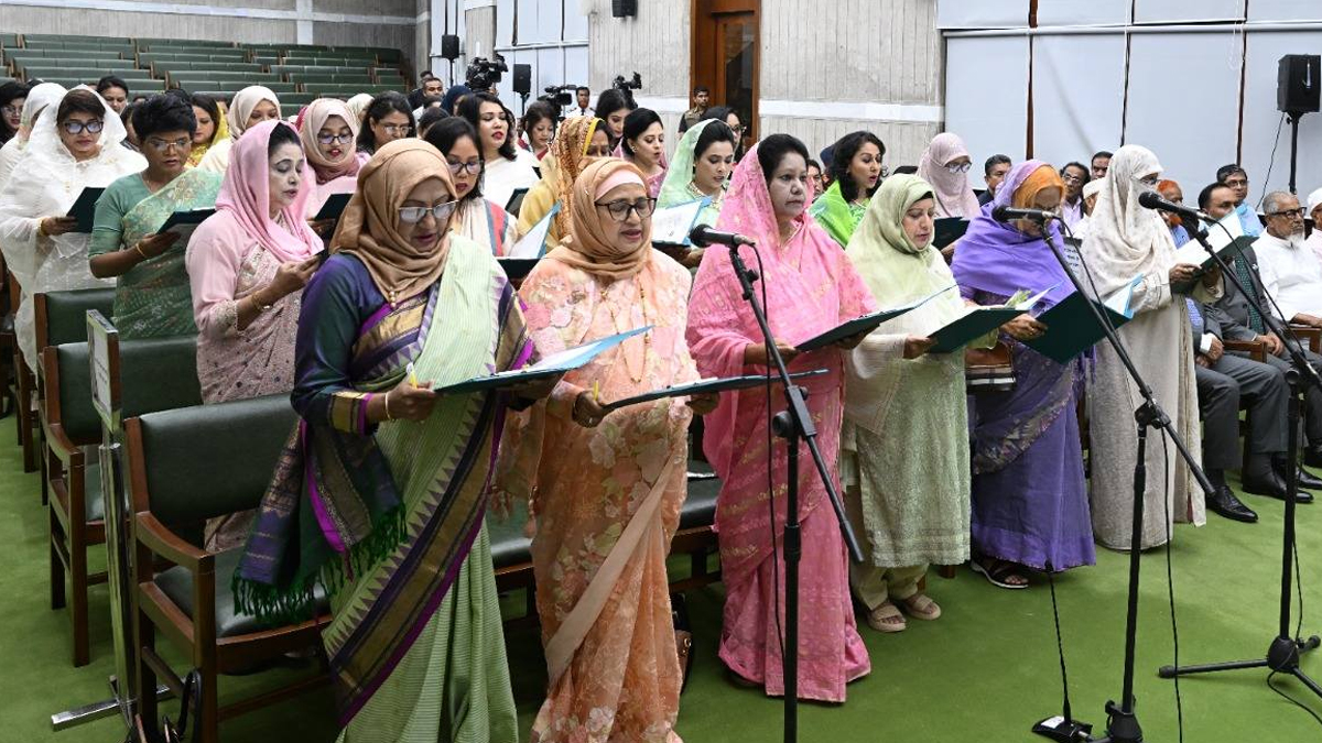 শপথ নিলেন সংরক্ষিত নারী আসনের ৪৯ সংসদ সদস্য
