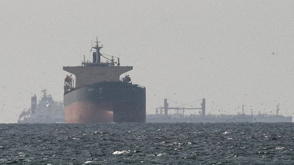 ৬ সপ্তাহ আটকে আছেন পারস্য উপসাগরে, মানসিক শক্তির শেষ সীমায় নাবিকরা