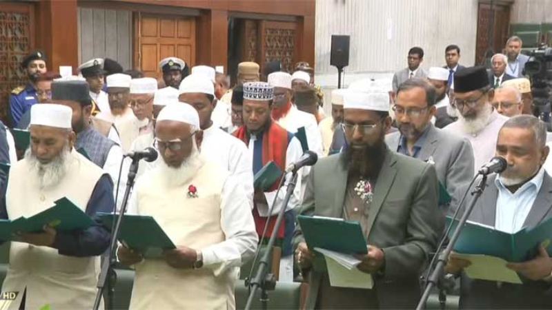 শপথ নিলেন জামায়াতসহ বিরোধী দলীয় এমপিরা