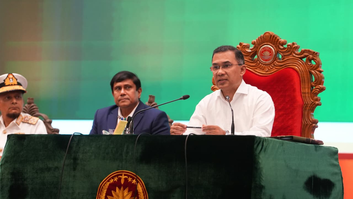 সশস্ত্র বাহিনী কোনো ব্যক্তি বা দলের সম্পত্তি নয়: প্রধানমন্ত্রী