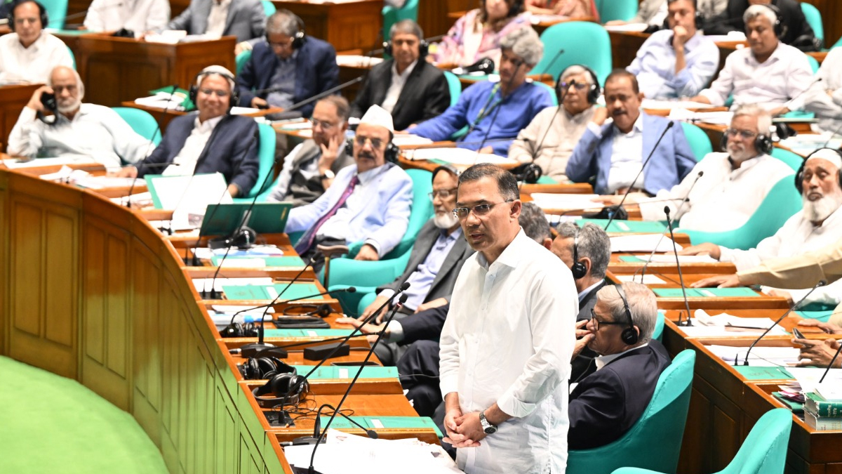‘প্রধানমন্ত্রীর চেয়ার থেকে যেন আগুনের তপ্ত হিট আসছে’