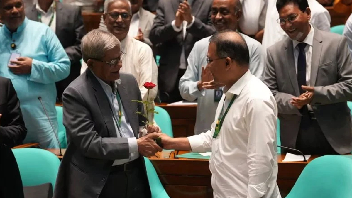 নতুন রাষ্ট্রপতিকে প্রধানমন্ত্রীর লাল গোলাপ শুভেচ্ছা