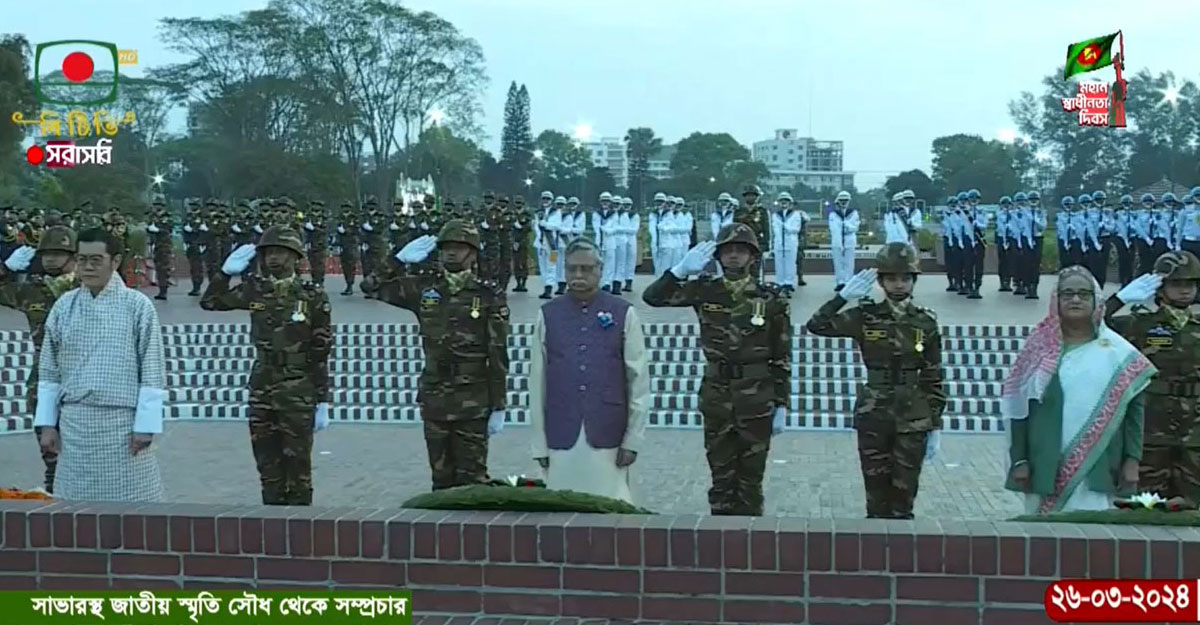 স্বাধীনতা দিবসে স্মৃতিসৌধে রাষ্ট্রপতি-প্রধানমন্ত্রীর শ্রদ্ধা