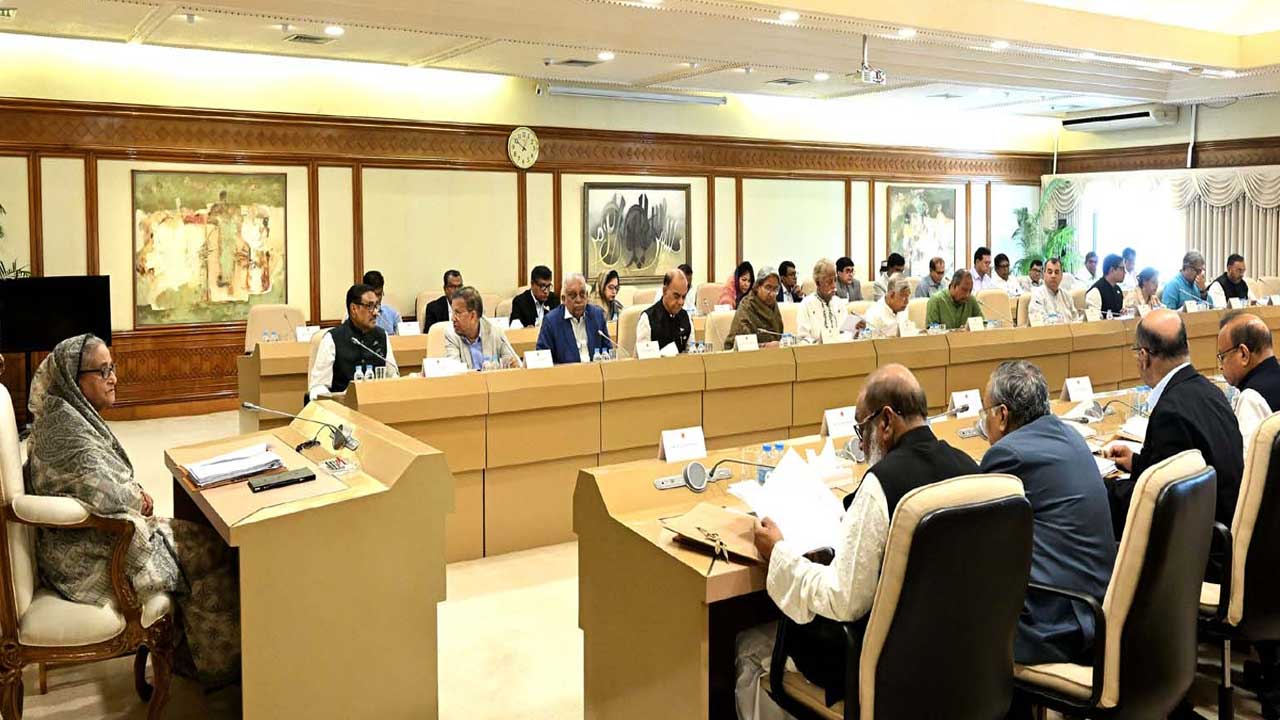 কঠোরভাবে বাজার মনিটরিংয়ের নির্দেশ প্রধানমন্ত্রীর