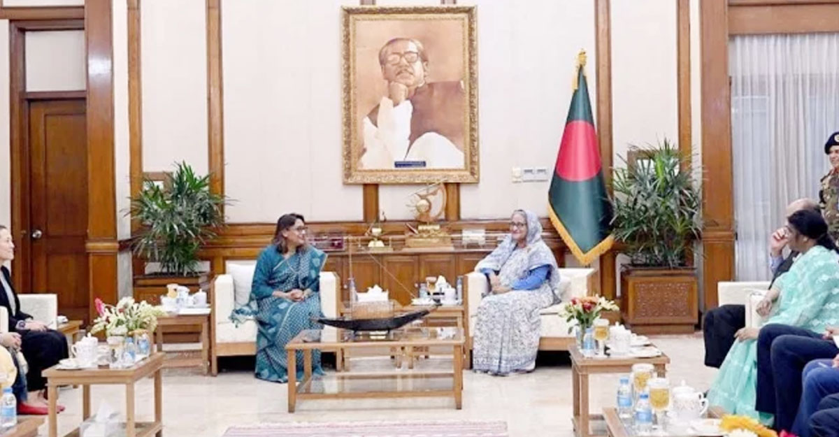 প্রধানমন্ত্রীর সঙ্গে সায়মা ওয়াজেদের সৌজন্য সাক্ষাৎ