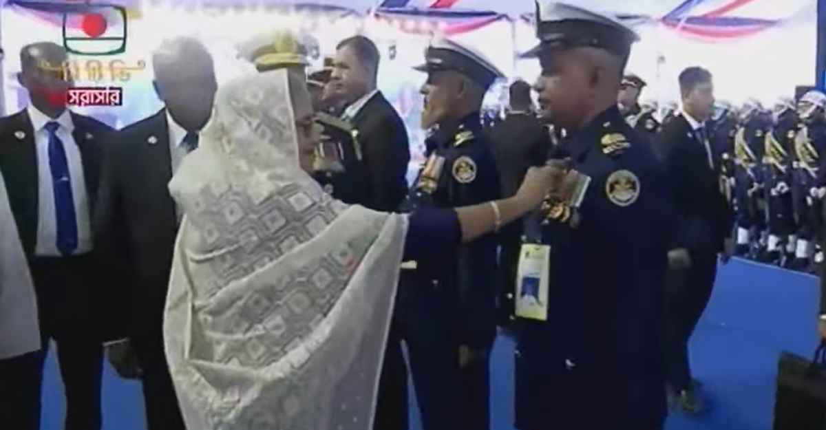 সাহসিকতার জন্য পদক পেলেন ৪০ কোস্ট গার্ড সদস্য