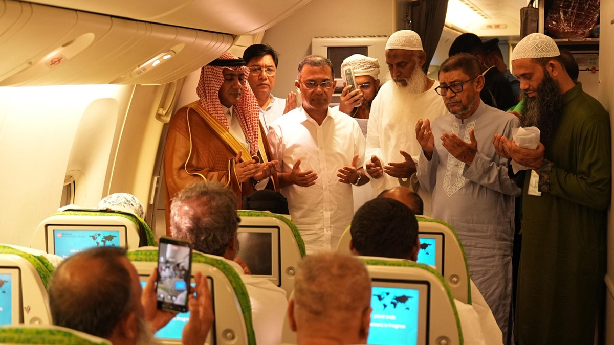 হজ ফ্লাইট উদ্বোধন, হজযাত্রীদের কাছে দোয়া চাইলেন প্রধানমন্ত্রী