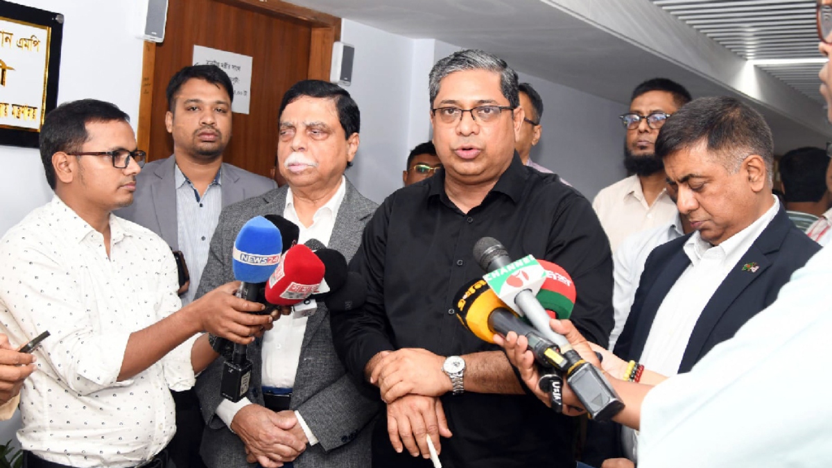 ঢাকার মূল সড়কে ই-রিকশা চলবে না: স্থানীয় সরকার প্রতিমন্ত্রী
