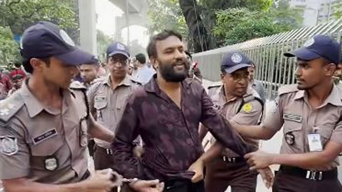 প্রধানমন্ত্রীর নিরাপত্তা বেষ্টনীতে ঢোকার চেষ্টা, যুবক আটক