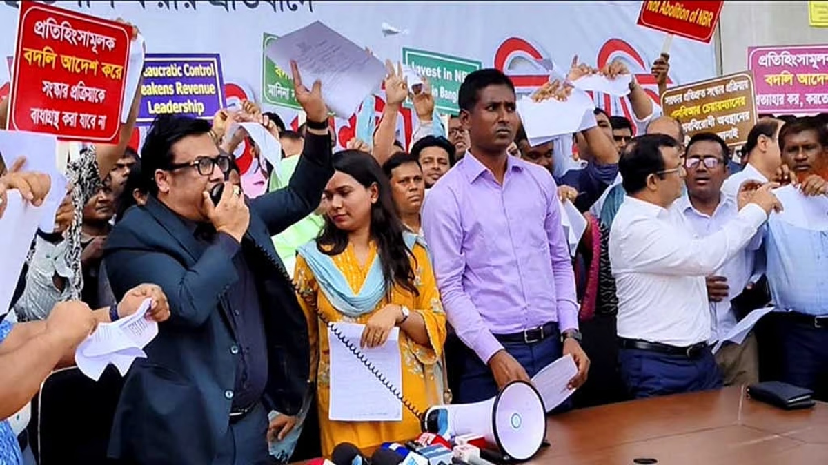 এনবিআরে আন্দোলন: ২০ কর্মকর্তার দণ্ড মওকুফ
