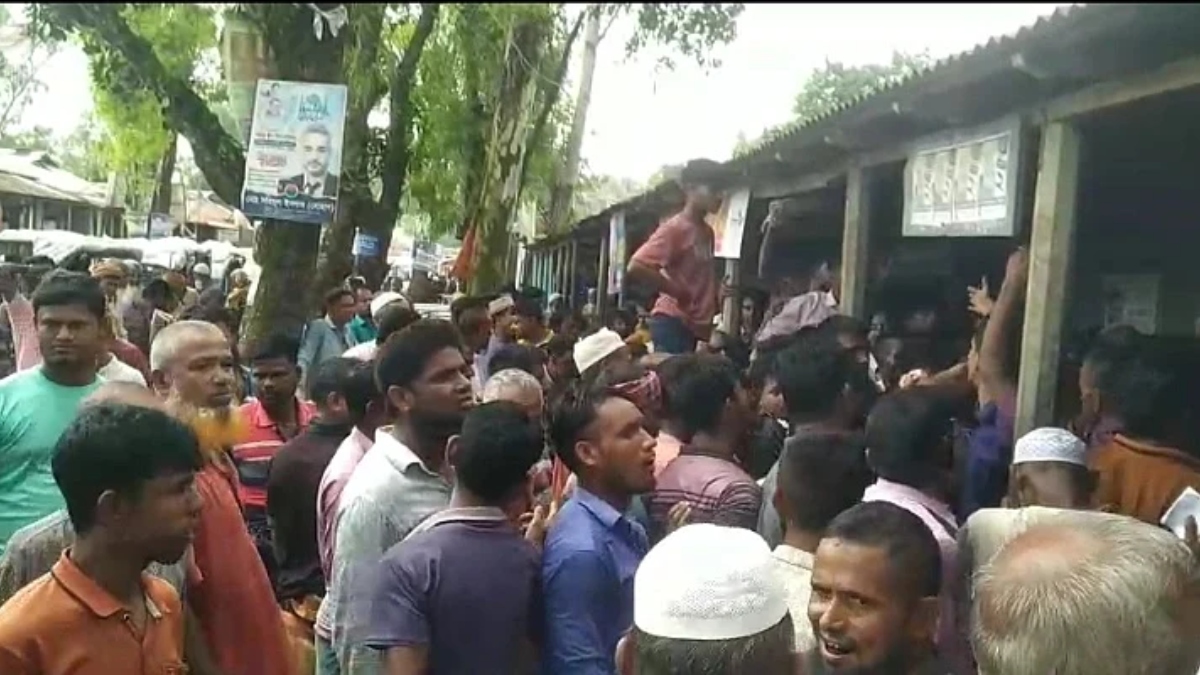 সার সংকটে উত্তাল উত্তরাঞ্চল, ভাঙচুর ও সড়ক অবরোধ
